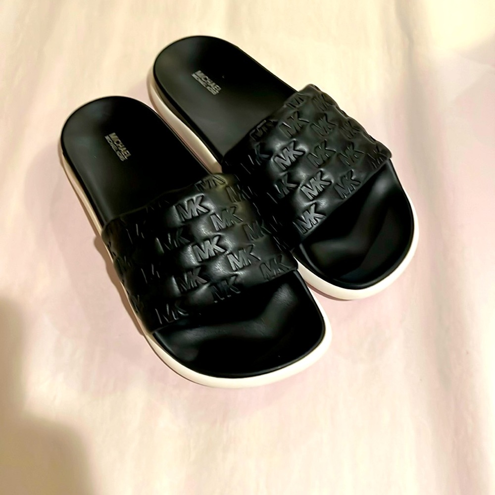 Women’s size 11 Michael Kora slides in black